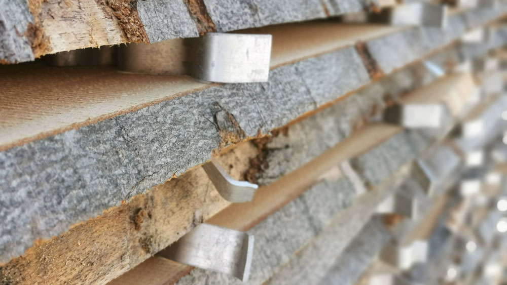 Holzbohlen vom Sägewerk Selle nah